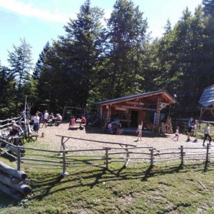 Lanovkou na Bedančev Dom 1.116 m.n.m. Lanovkou na Bedančev Dom 1.116 m.n.m.