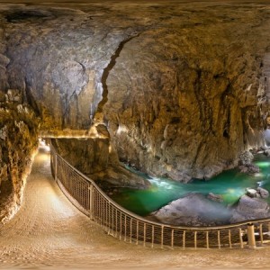 Poznávací zájezd slovinské přímoří, Škocjanské jeskyně, Lipica, město Terst a zámek Miramare